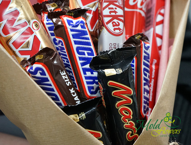 Sweets bouquet with Coca-Cola, Mars, Twix, and Snickers (made to order, one day) photo